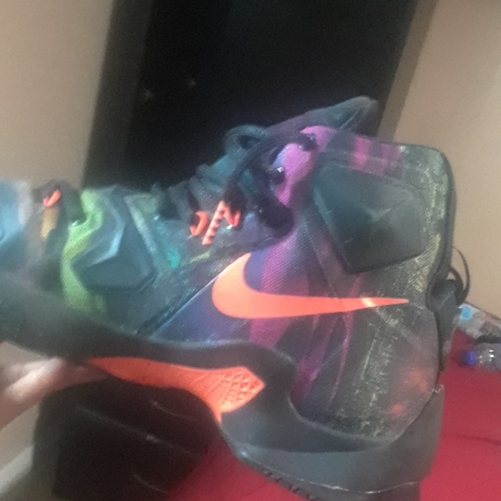 Lebron 13 akronite